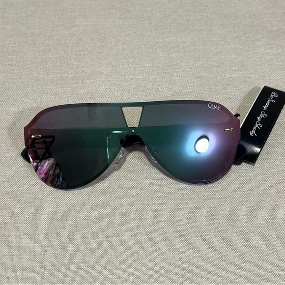 NWT Quay Australia “STAY AFLOAT” Pink/Pink Sunglasses - Picture 5 of 13